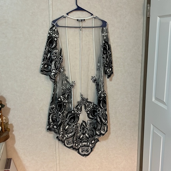 Throw on - Picture 3 of 4